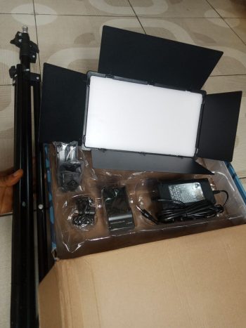 LED 800 with Batteries and Tripod Stand